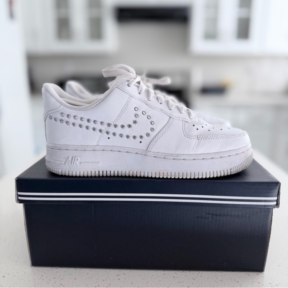 Nike Airforce 1 Low 07 Studded Swoosh Women Size 6.5